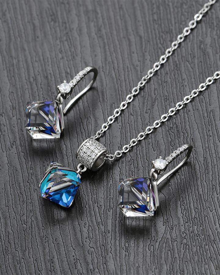 Crystal of the Ocean Necklace Set