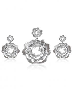 Rosa pendant set....
