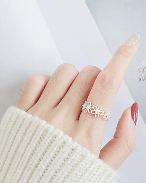 Della Fern Sterling Silver Adjustable Ring