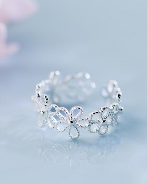 Della Fern Sterling Silver Adjustable Ring