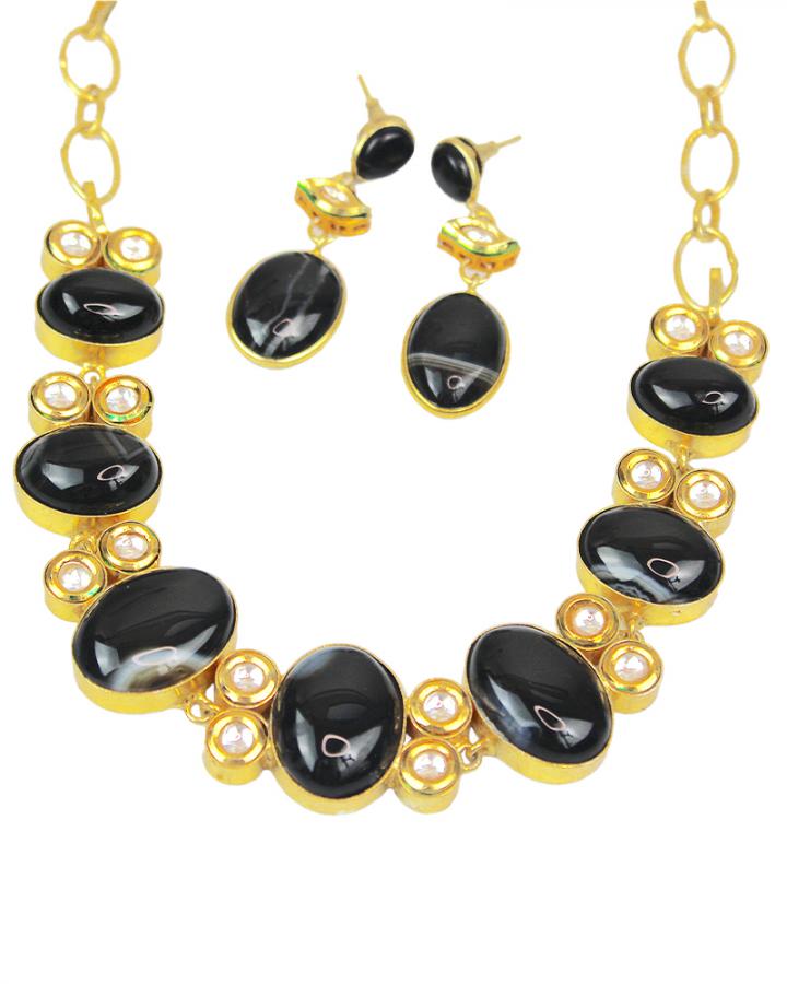 Alora Raven Necklace Set