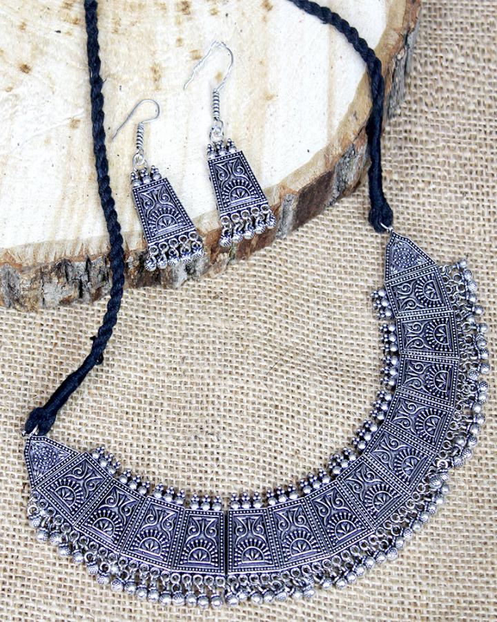 RATTLE CHOKER