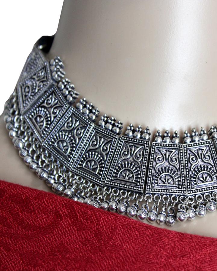 RATTLE CHOKER