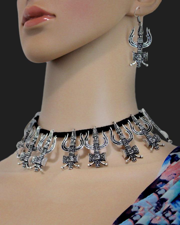 Trisula Fury Necklace Set
