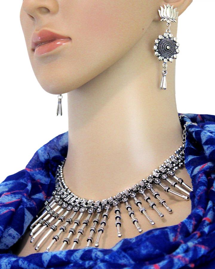 Hazel Lily Necklace Set